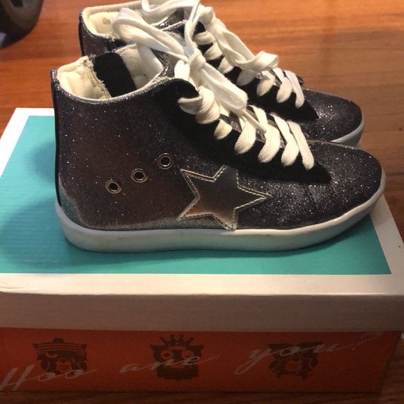 Hoo Arias Star Lace High Top Silver Glitter Sneaker - Picture 3 of 8